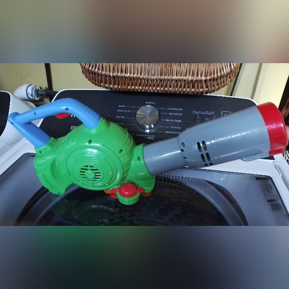 Play Day Toy Bubble Leaf Blower Green Blue - Picture 1 of 4